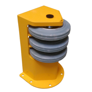 Ochranné rohy jsou osazeny odolnými pogumovanými koly o průměru 200 mm s ložisky. Celková konstrukce je robustní s dlouhou výdrží. Barevné provedení otočných rohů je práškově lakovaná barva RAL 1023 - žlutá, která vyhovuje standardům BOZP. Celkovou konstrukci (výšku, šířku či rozložení koleček) lze upravit dle požadavků zákazníka tak, aby přesně vyhovoval Vašemu internímu logistickému systému. Výrobek je patentován.